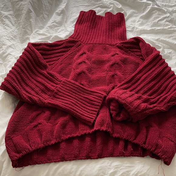 Red sweater - Picture 4 of 4